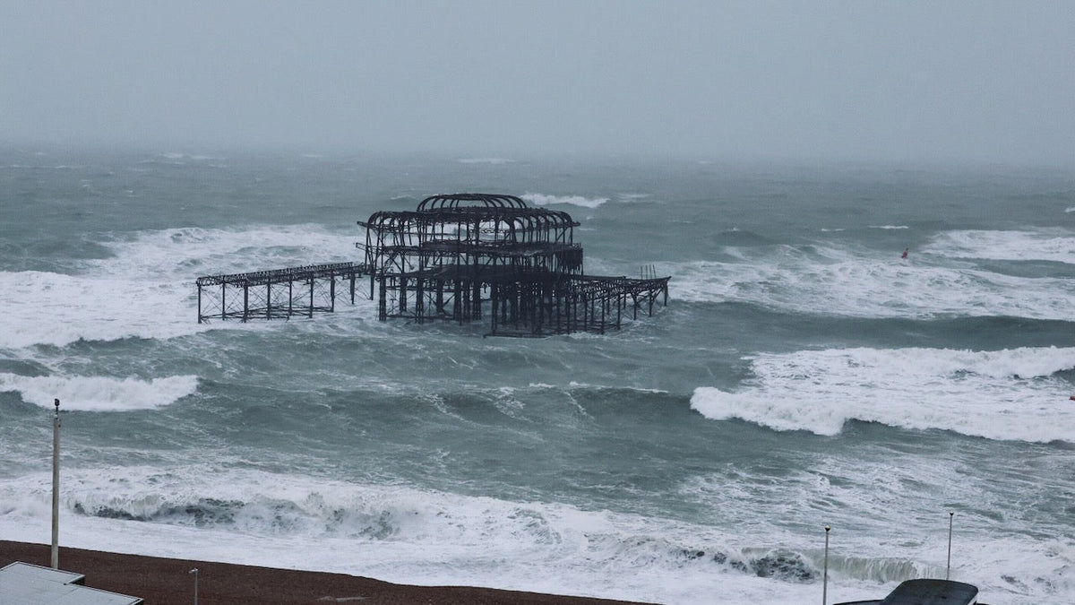 Brighton Pier im Sturm Austen
