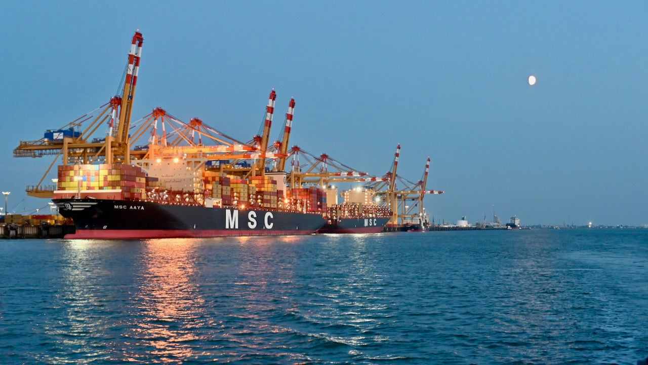 Lotse auf Containerschiff vor Helgoland wiederbelebt