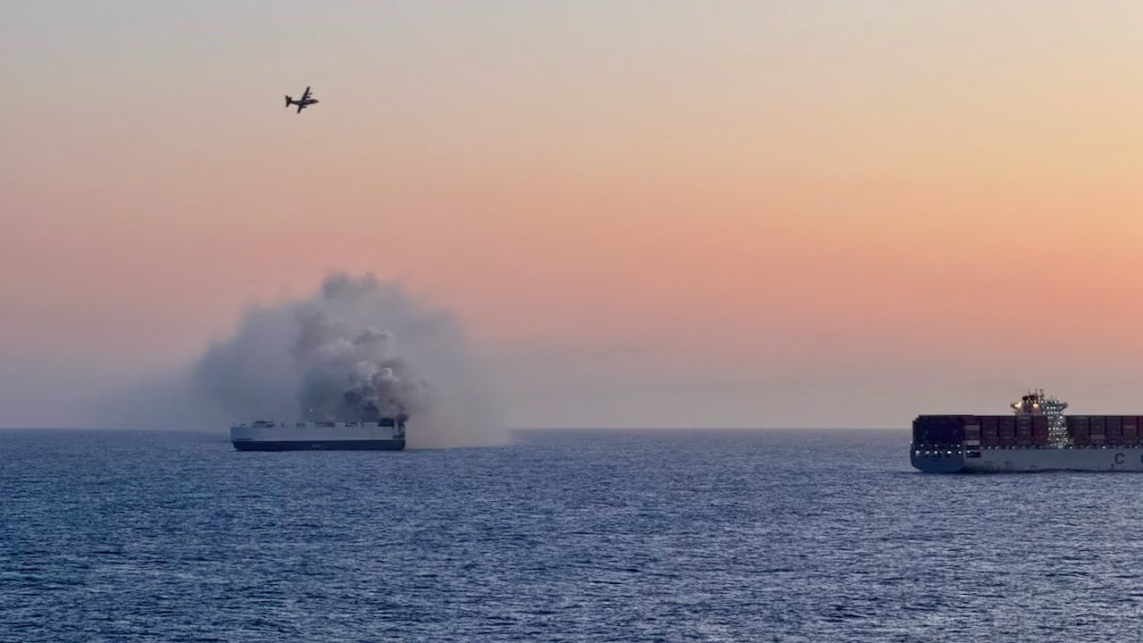 Brennender Autofrachter vor Alaska derzeit unter Kontrolle
