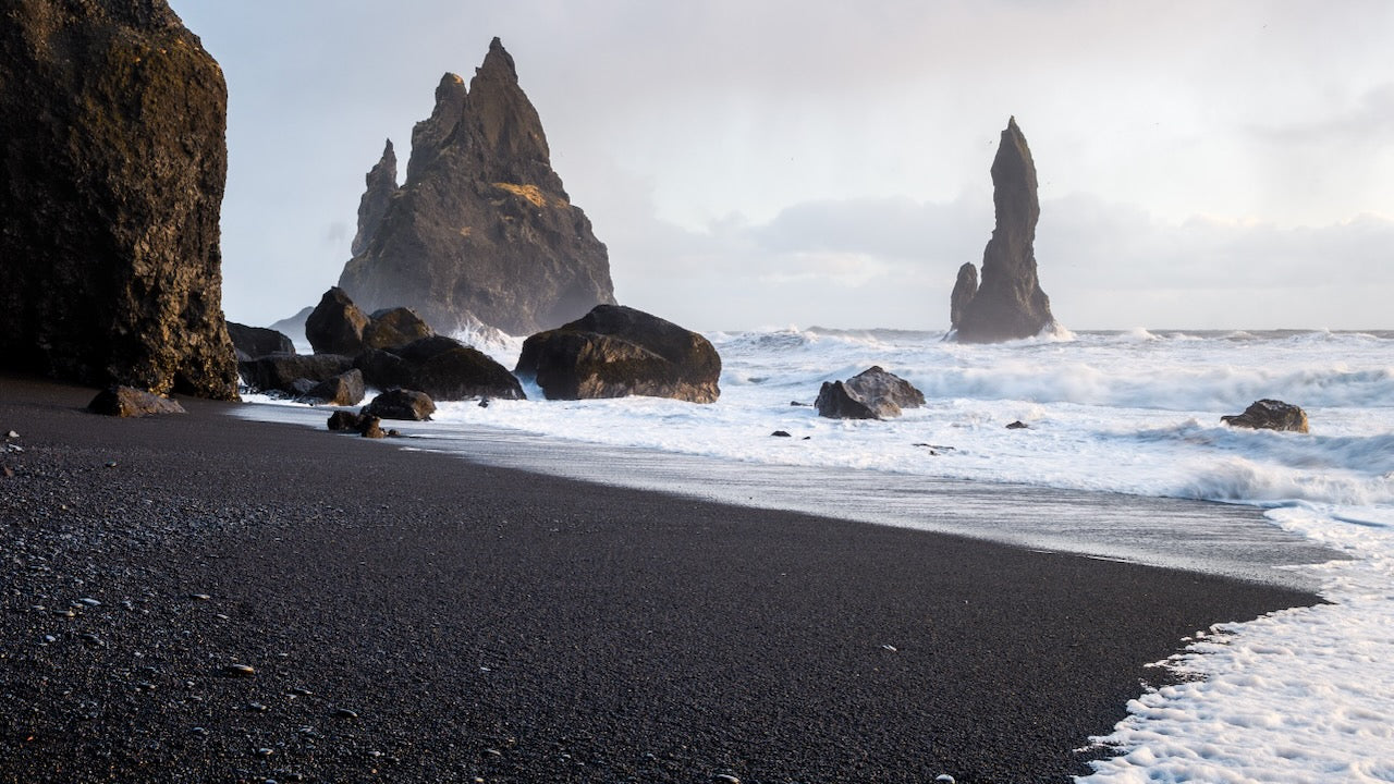 Schwarzer Strand Vik. Foto: Adobe Stock