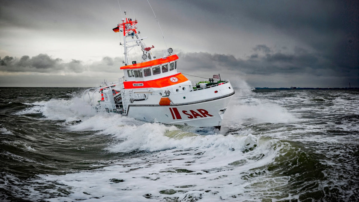 Seenotretter in schwerer See. Foto: Seenotretter