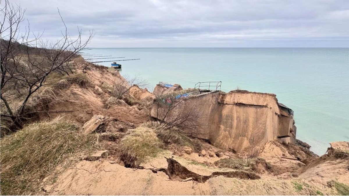 Ahrenshoop: DDR-Bunker kippt von Steilküste in die Ostsee - Ankerherz Verlag