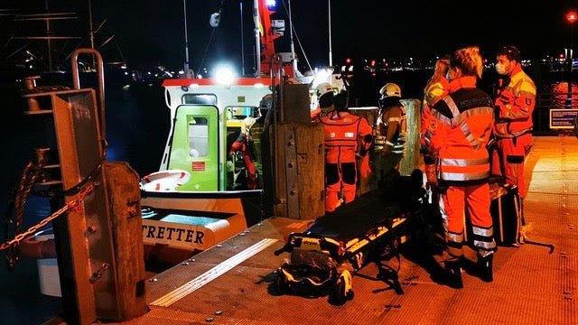 Drei Angler aus Lebensgefahr vor Travemünde gerettet - Ankerherz Verlag