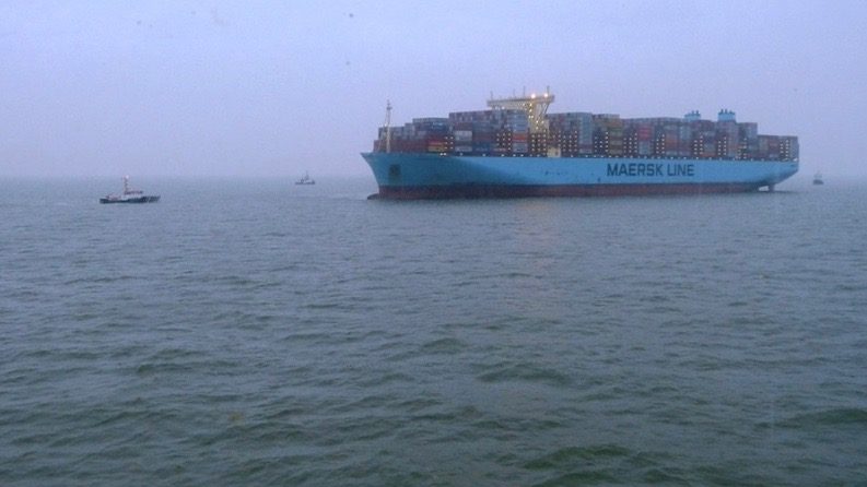 Großcontainerschiff Mumbai Maersk läuft vor Wangerooge auf Grund - Ankerherz Verlag