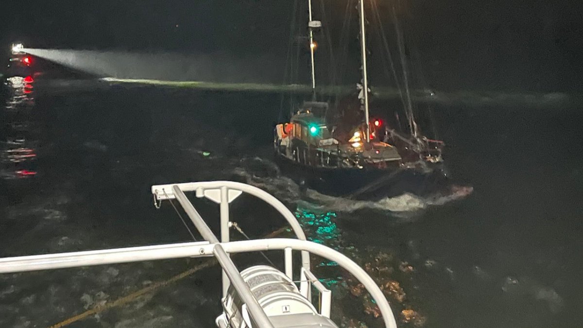 Lebensgefahr vor Juist: Seenotretter befreien Segler aus Brandungszone - Ankerherz Verlag
