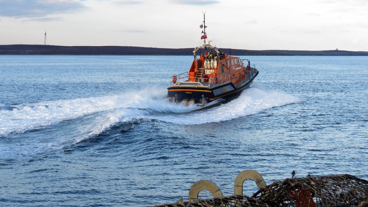 Rettung vor Orkney: Fähre läuft vor schottischen Inseln auf Grund - Ankerherz Verlag
