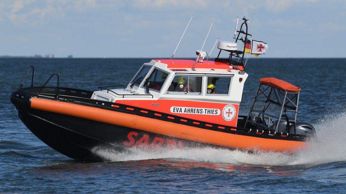 Seenotretter helfen schwer erkranktem Segler auf der Ostsee - Ankerherz Verlag