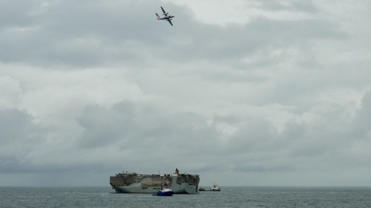 Starkwind droht: Fremantle Highway muss schnell in einen Hafen - Ankerherz Verlag