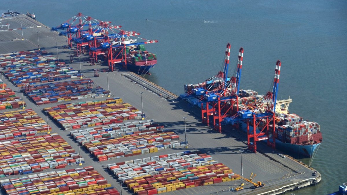 Umgeleitet: JadeWeserPort profitiert vom Containerchaos in England - Ankerherz Verlag