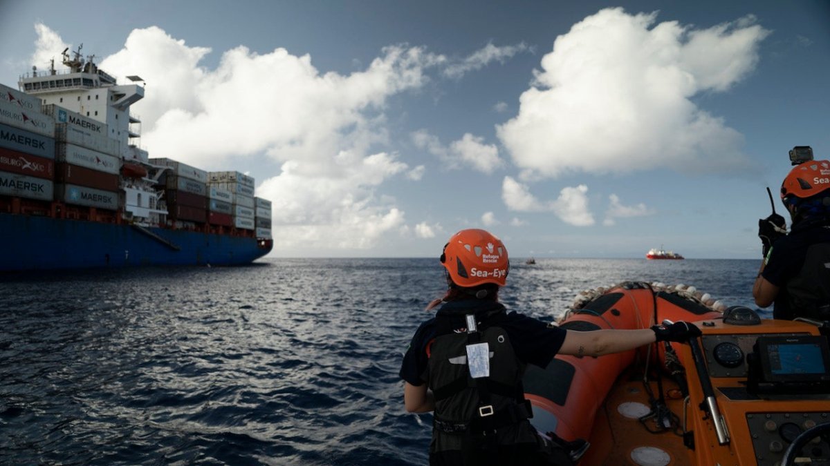 Vor Malta: Crews von Frachtern und Sea-Eye retten 34 Menschen - Ankerherz Verlag