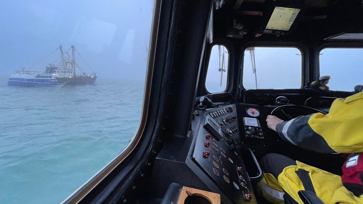 Wieder Newhaven: Seenotretter helfen Trawler im Seenebel - Ankerherz Verlag