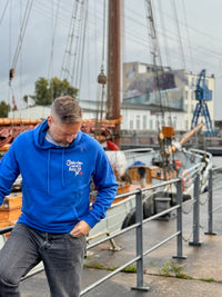 Hoodie "Dahinten wird's hell" – Royalblau  | ankerherz.de
