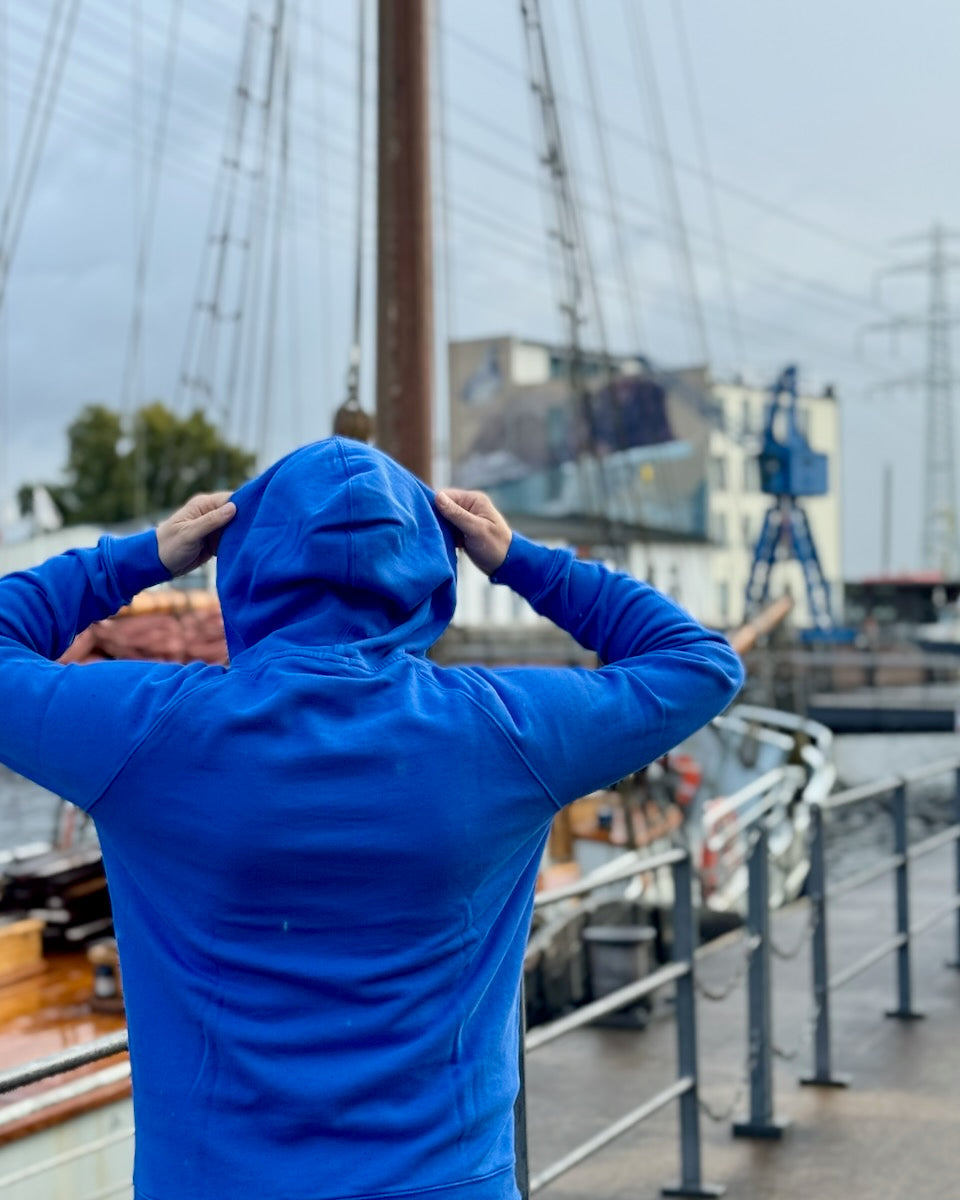 Hoodie "Dahinten wird's hell" – Royalblau  | ankerherz.de