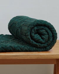 Grüne Aran Patchwork-Decke aus Merinowolle, 102 × 152 cm